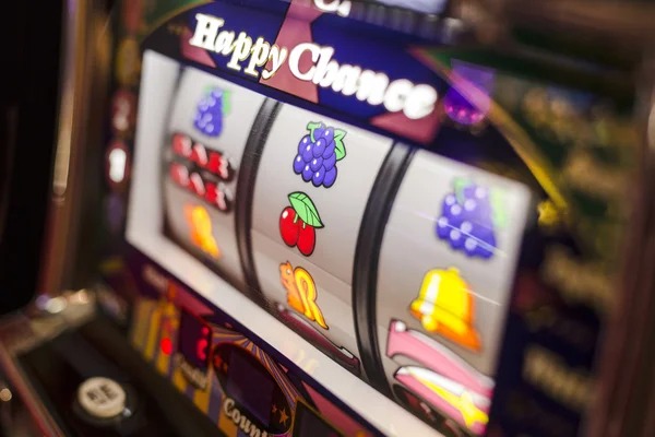 dingdong toto Sic Bo game interface showing dice results and payout display